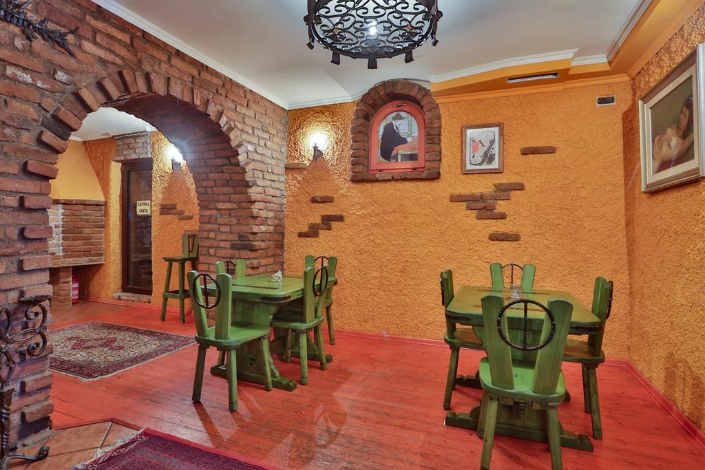 Casa Oasa -Accommodation, Pizzeria & Bar Marezige Eksteriør bilde